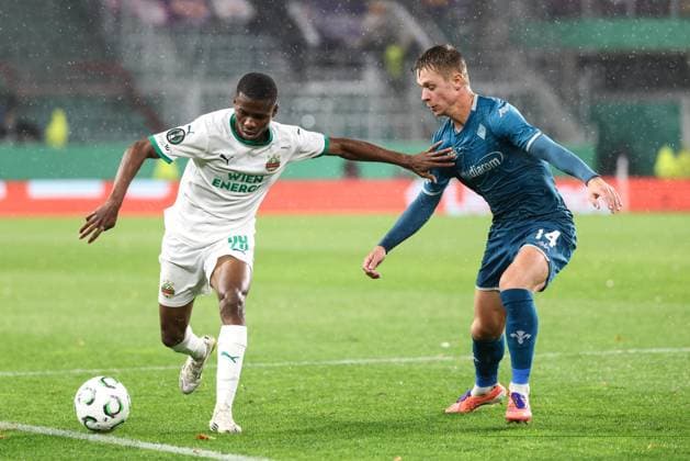 SOCCER - UEFA ECL, Rapid vs Fiorentina VIENNA,AUSTRIA,23.OCT.25 - SOCCER - UEFA Conference League, SK Rapid Wien vs ACF Fiorentina. Image shows Romeo Amane (Rapid) and Hans Nicolussi (Fiorentina).  GEPAxpictures xArminxRauthner