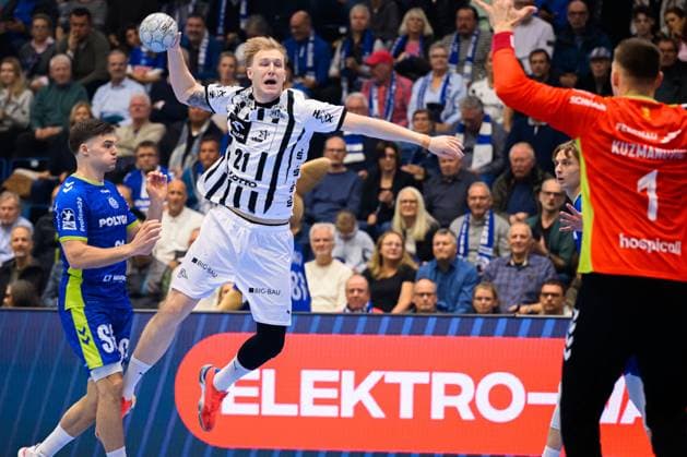 Gummersbach HBL 25 26 VfL Gummersbach THW Kiel Eric Johansson THW Kiel , Goalkeeper Dominik Kuzmanovic Gummersbach Gummersbach Schwalbe Arena Germany