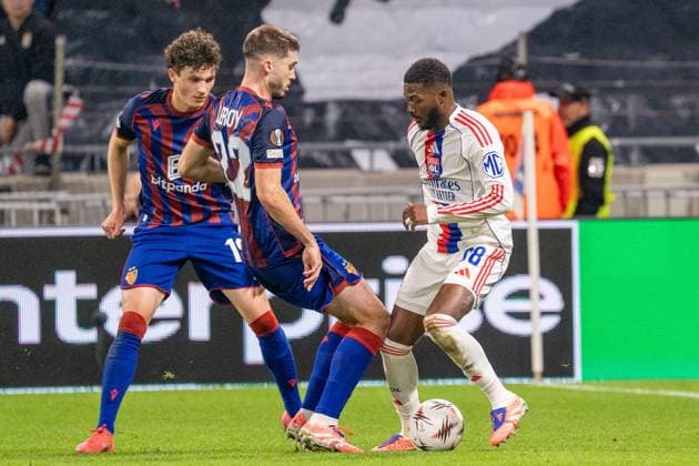 Lyon, France, October 23th 2025 LÃ o Leroy (22 Basel)v against Ainsley Maitland?Niles (98 Lyon) during the Europa League football match between Olympique Lyon and FC Basel 1893 at OL Stadium in Lyon, France. Pascal von Büren (Pascal von Büren SPP) Copyright: xPascalxvonxBürenx xSPPx spp-en-PaVoBSp-PAVO_Lyon-16