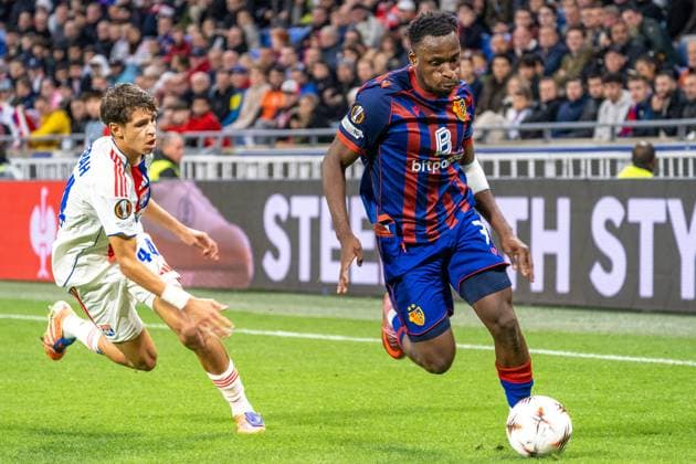Lyon, France, October 23th 2025 Philip Otele (7 Basel) heads the ball against Khalis Merah (44 Lyon) during the Europa League football match between Olympique Lyon and FC Basel 1893 at OL Stadium in Lyon, France. Pascal von Büren (Pascal von Büren SPP) Copyright: xPascalxvonxBürenx xSPPx spp-en-PaVoBSp-PAVO_Lyon-18