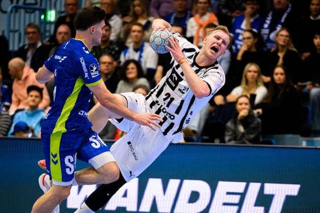 Gummersbach HBL 25 26 VfL Gummersbach THW Kiel v li Kay Smits Gummersbach , Eric Johansson THW Kiel Gummersbach Schwalbe Arena Germany