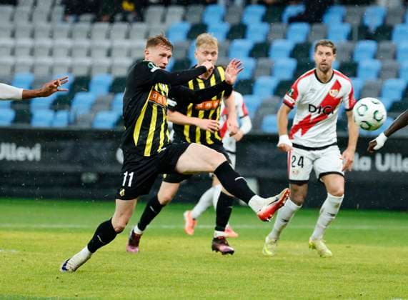 GÖTEBORG, SWEDEN 20251023 Häckens Julius Lindberg has a good chance during the Conference League soccer match between BK Häcken and Rayo Vallecano at Gamla Ullevi in Gothenburg, Sweden October 23, 2025 GÖTEBORG SWEDEN x9200x  Copyright: xAdamxIhse TTx CONFERENCE LEAGUE: HÄCKEN-RAYO VALLECANO