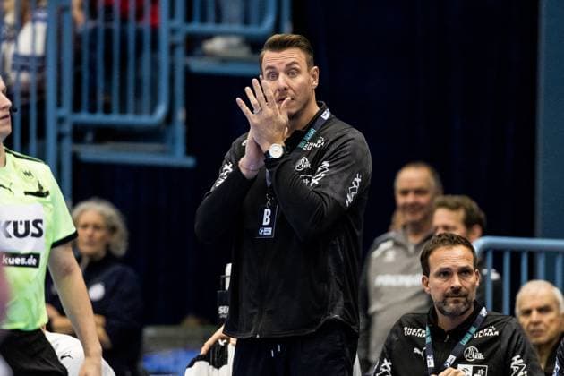Daikin Handball Bundesliga VfL Gummersbach THW Kiel 23 10 2025 Filip Jícha coach THW Kiel applauds Daikin Handball Bundesliga VfL Gummersbach THW Kiel Gummersbach, Schwalbe arena on 23 10 2025 Copyright: xBEAUTIFULxSPORTS Wunderlx