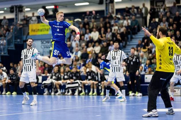 Daikin Handball Bundesliga VfL Gummersbach THW Kiel 23 10 2025 Ellidi Snaer Vidarsson VfL Gummersbach, 4 in the throw against Andreas Wolff THW Kiel, 33 Daikin Handball Bundesliga VfL Gummersbach THW Kiel Gummersbach, Schwalbe arena on 23 10 2025 Copyright: xBEAUTIFULxSPORTS Wunderlx