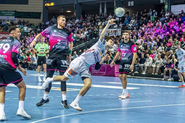 Ludvig Hallbaeck Frisch Auf Goeppingen, 20 sets Nikola Grahovac HSG Wetzlar, 02 , Noel Hoepfner HSG Wetzlar, 17 , Philipp Ahouansou HSG Wetzlar, 19 GER, HSG Wetzlar vs FRISCH AUF Goeppingen, Handball, 1 Bundesliga Men, Matchday 10, Season 2025 2026, 23 10 2025 GER, HSG Wetzlar vs FRISCH AUF Goeppingen, Handball, 1 Bundesliga Men, Matchday 10, Season 2025 2026, 23 10 2025 Wetzlar Copyright: xEibner-Pressefoto GerhardxWingenx EP_GWR