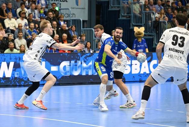 Teitur Einarsson VfL Gummersbach 14 vs Lukas Laube THW Kiel 20 and Eric Johansson THW Kiel, 21 GER, VfL Gummersbach vs THW Kiel, Handball, Daikin 1 Bundesliga, Matchday 10, Season 2025 2026, Schwalbe Arena Gummersbach, 23 10 2025 GER, VfL Gummersbach vs THW Kiel, Handball, Daikin 1 Bundesliga, Matchday 10, Season 2025 2026, 23 10 2025 Gummersbach Copyright: xEibner-Pressefoto JuergenxAugstx EP_JAT