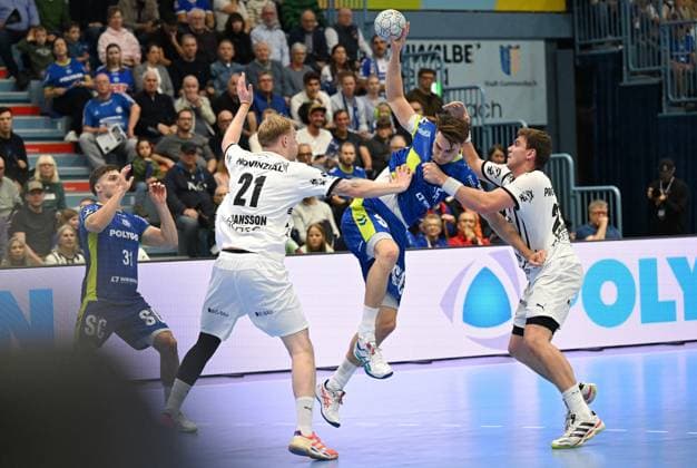 Miro Schluroff VfL Gummersbach 15 vs Eric Johansson THW Kiel, 21 and Lukas Laube THW Kiel 20 GER, VfL Gummersbach vs THW Kiel, Handball, Daikin 1 Bundesliga, Matchday 10, Season 2025 2026, Schwalbe Arena Gummersbach, 23 10 2025 GER, VfL Gummersbach vs THW Kiel, Handball, Daikin 1 Bundesliga, Matchday 10, Season 2025 2026, 23 10 2025 Gummersbach Copyright: xEibner-Pressefoto JuergenxAugstx EP_JAT
