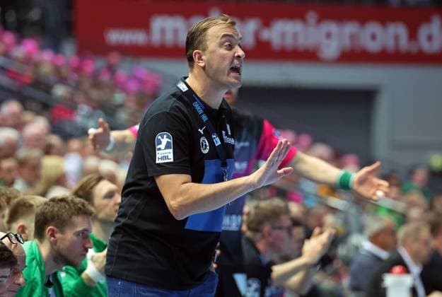 23 10 2025, xovx, Handball Daikin Handball Bundesliga, HSG Wetzlar FRISCH AUF Göppingen Coach Momir Ilic HSG Wetzlar Wetzlar Buderus Arena Hessen Germany EN