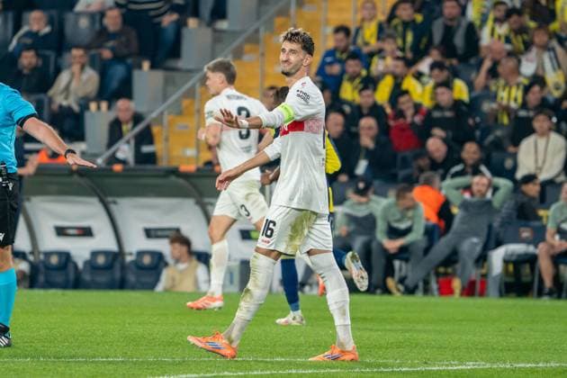 Atakan Karazor VfB Stuttgart, 16 , TUR, Fenerbahce Istanbul vs VfB Stuttgart, Football, UEFA Europa League, Matchday 3, 2025 2026 season, 23 10 2025, TUR, Fenerbahce Istanbul vs VfB Stuttgart, Football, UEFA Europa League, Matchday 3, 2025 2026 season, 23 10 2025, Istanbul Copyright: xEibner-Pressefoto EdwardxCheungx EP_ECG