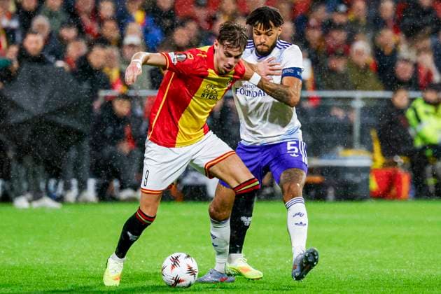 Milan Smit of Go Ahead Eagles and Tyrone Mings of Aston Villa FC battle for the ball Go Ahead Eagles v Aston Villa FC, UEFA Europa League 2025 26 League Phase MD3, Go Ahead Eagles v Aston Villa FC, Stadion De Adelaarshorst, October 23, 2025, Deventer, Netherlands.