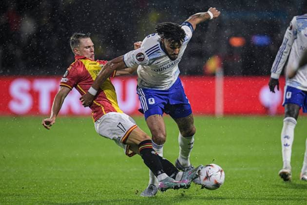 2025-10-23 Go Ahead Eagles v Aston Villa FC - UEFA Europa League 2025 26 League Phase MD3 DEVENTER, NETHERLANDS - OCTOBER 23: Mathis Suray of Go Ahead Eagles, Tyrone Mings of Aston Villa battle for the ball during the UEFA Europa League 2025 26 League Phase MD3 match between Go Ahead Eagles and Aston Villa FC at Adelaarshorst on October 23, 2025 in Deventer, Netherlands. Deventer Adelaarshorst Netherlands Content not available for redistribution in The Netherlands directly or indirectly through any third parties. Copyright: xDennisxBresserx