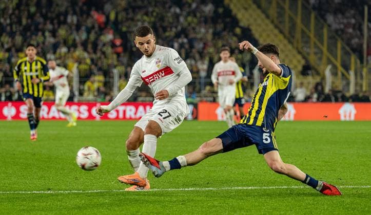Istanbul , Europa League Fenerbahce Istanbul vs VfB Stuttgart , from left Badredine Bouanani VfB Ismail Yüksek Istanbul
