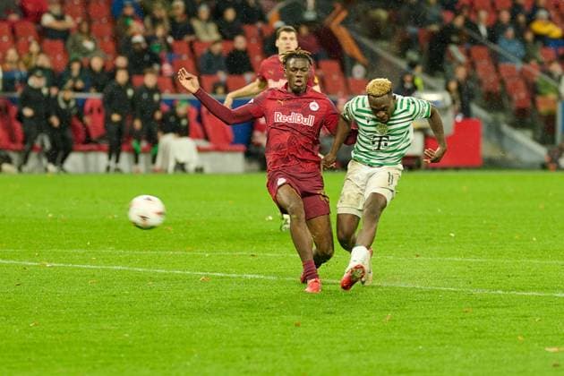 Salzburg, Austria October 23, 2025 Europa League 2025 2026 RB Salzburg vs Frencvaros Budapest In the picture from left Joane Gadou RB , Bamidele Yusuf TC , who scored the 1 3 here Red Bull Arena Copyright: xFotostandx xWassmuth,xFOTOGRAFxJUERGENxxWASSMUTHx