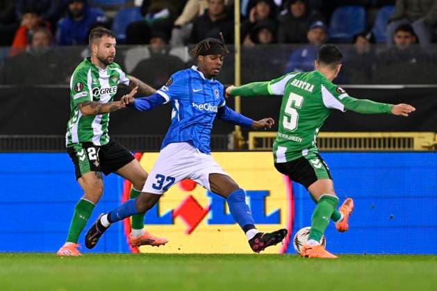 KRC Genk v Real Betis - UEFA Europa League GENK, BELGIUM - OCTOBER 23 : Adedeji Sternberg Noah forward of KRC Genk and Bartra Marc defender of Real Betis and Ruibal Aitor forward of Real Betis during the UEFA Europa League 2025 26 League Phase MD3 match between KRC Genk and Real Betis on October 23, 2025 in Genk, Belgium, 23 10 2025 Genk Belgium  Copyright: xDhax
