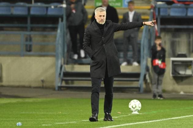 Edward Iordanescu head coach of Legia during match the UEFA Conference League between Shakhtar Donetsk vs Legia Warsaw at the Stadion Miejski in Cracov, Poland on October 23, 2025  Copyright: xMichalxDubiel IPAxSportx xipa-agency.netx xx IPA_66984132 IPA_Agency_IPA66984132