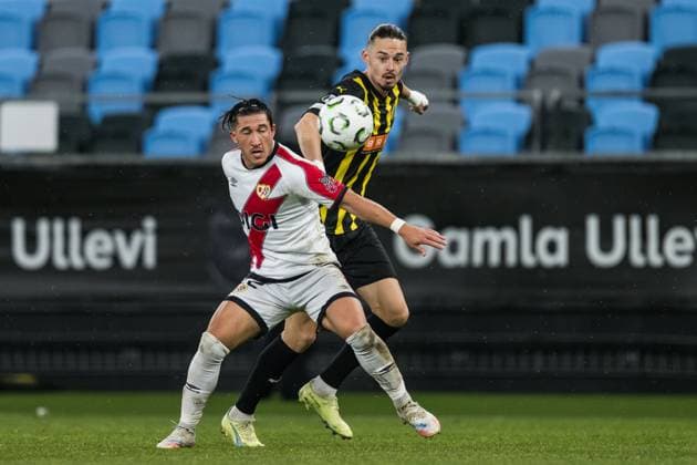 251023 Alfonso Espino of Rayo Vallecano and Amor Layouni of Häcken during the UEFA Conference League football match between Häcken and Rayo Vallecano on October 23, 2025 in Gothenburg Photo Mathias Bergeld BILDBYRAN kod MB MB1226 fotboll football soccer fotball uefa conference league conference league häcken rayo vallecano bbeng  Copyright: MATHIASxBERGELD BB251023MB053