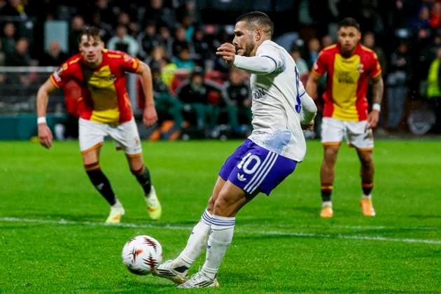 Emiliano Buendia of Aston Villa FC shoots the penalty Go Ahead Eagles v Aston Villa FC, UEFA Europa League 2025 26 League Phase MD3, Go Ahead Eagles v Aston Villa FC, Stadion De Adelaarshorst, October 23, 2025, Deventer, Netherlands.