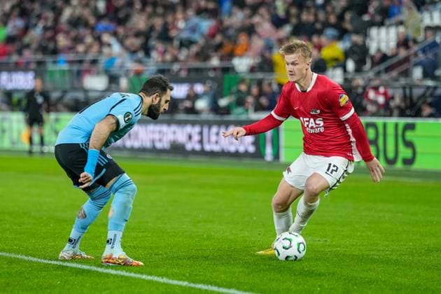 2025-10-23 AZ Alkmaar v Slovan Bratislava - UEFA Conference League 2025 26 League Phase MD2 ALKMAAR, NETHERLANDS - OCTOBER 23: Isak Jensen of AZ Alkmaar runs with the ball during the UEFA Conference League 2025 26 League Phase MD2 match between AZ Alkmaar and Slovan Bratislava at AFAS Stadion on October 23, 2025 in Alkmaar, Netherlands. Alkmaar AFAS Stadion Netherlands Content not available for redistribution in The Netherlands directly or indirectly through any third parties. Copyright: xEdxvanxdexPolx