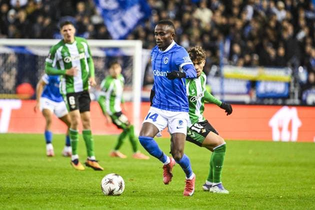 Genk s Yira Sor and 10? Real Betis s Ez? Abde pictured in action during a soccer game between Belgian soccer team KRC Genk and Spanish club Real Betis Balompie, on Thursday 23 October 2025, in Genk, third game (out of 8) in the league phase of the UEFA Europa League competition. TOM GOYVAERTS TomxGoyvaerts  x137731332x