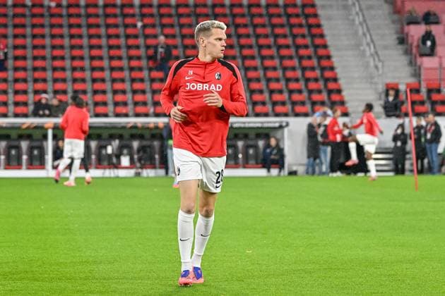 Matthias Ginter SC Freiburg, 28 at Warm Up GER, SC Freiburg FC Utrecht, Football, Europa League, Matchday 3, Season 2025 2026, 23 10 2025 GER, SC Freiburg FC Utrecht, Football, Europa League, Matchday 3, Season 2025 2026, 23 10 2025 Freiburg Copyright: xEibner-Pressefoto ThomasxHessx EP_THS
