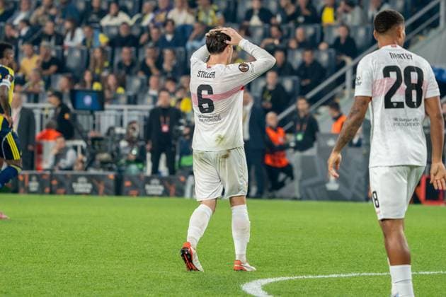 Angelo Stiller VfB Stuttgart, 06 disappointed after missed chance, TUR, Fenerbahce Istanbul vs VfB Stuttgart, Football, UEFA Europa League, Matchday 3, 2025 2026 season, 23 10 2025, TUR, Fenerbahce Istanbul vs VfB Stuttgart, Football, UEFA Europa League, Matchday 3, 2025 2026 season, 23 10 2025, Istanbul Copyright: xEibner-Pressefoto EdwardxCheungx EP_ECG