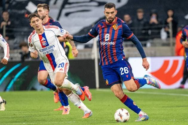 Lyon, France, October 23th 2025 Adrian Leon Barisic (26 Basel) heads the ball during the Europa League football match between Olympique Lyon and FC Basel 1893 at OL Stadium in Lyon, France. Pascal von Büren (Pascal von Büren SPP) Copyright: xPascalxvonxBürenx xSPPx spp-en-PaVoBSp-PAVO_Lyon-22