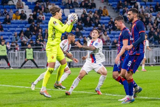 Lyon, France, October 23th 2025 Marwin Hitz (1 Basel) during the Europa League football match between Olympique Lyon and FC Basel 1893 at OL Stadium in Lyon, France. Pascal von Büren (Pascal von Büren SPP) Copyright: xPascalxvonxBürenx xSPPx spp-en-PaVoBSp-PAVO_Lyon-26
