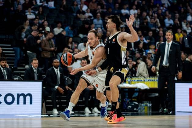 ASVEL - Dubaï à Decines Charpieu le 23 octobre 2025. Nicolas Liponne MAXPPP - Décines-Charpieu 23 10 2025 Klemen Prepelic et Zac Seljaas lors du match de basket entre l ASVEL de Lyon Villeurbanne, et Dubaï Basketball, dans le cadre de la 6e journée de la Turkish Airlines Euroleague, à la LDLC Arena de Décines-Charpieu le 23 octobre 2025. Basketball game between ASVEL Lyon Villeurbanne and Dubai Basketball, as part of the sixth round of the Turkish Airlines Euroleague, at the LDLC Arena in Décines-Charpieu on October 23, 2025. Décines-Charpieu Auvergne-Rhône-Alpes FRANCE  Copyright: xMAXPPPxNicolasxLiponnex NLP202510237016 NLP202510237016
