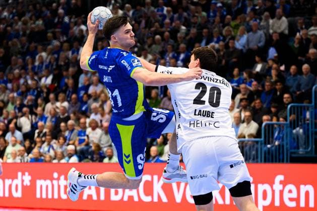 Gummersbach HBL 25 26 VfL Gummersbach THW Kiel v li Kay Smits Gummersbach , Lukas Laube THW Kiel Gummersbach Schwalbe Arena Germany