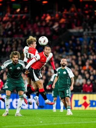 UEFA Europa League: Feyenoord v Panathinaikos F.C. Rotterdam - Sem Steijn of Feyenoord, Ayase Ueda of Feyenoord during the third match of the UEFA Europa League 2025 2026. The match is set between Feyenoord and Panathinaikos F.C. at Stadion Feijenoord De Kuip on 23 October 2025 in Rotterdam, The Netherlands. Copyright: xTomxBodex