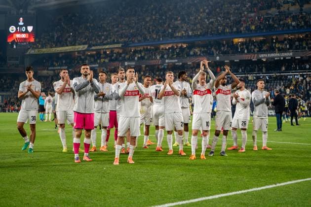 VfB players thank both fans after the match, TUR, Fenerbahce Istanbul vs VfB Stuttgart, Football, UEFA Europa League, Matchday 3, Season 2025 2026, 23 10 2025, TUR, Fenerbahce Istanbul vs VfB Stuttgart, Football, UEFA Europa League, Matchday 3, Season 2025 2026, 23 10 2025, Istanbul Copyright: xEibner-Pressefoto EdwardxCheungx EP_ECG