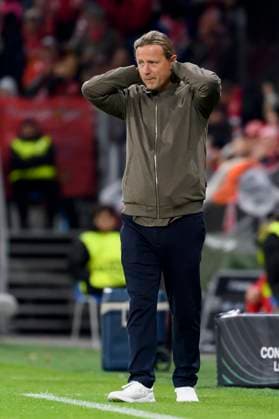 Trainer Bo Henriksen (1.FSV Mainz 05) looks dejected during the UEFA Conference League 2025 26 League Phase MD2 match between 1. FSV Mainz 05 and HSK Zrinjski Mostar at Mainz Arena on October 23, 2025 in Mainz, Germany. (Photo by Max Maiwald DeFodi Images) Trainer Bo Henriksen 1 FSV Mainz 05 looks dejected during the UEFA Conference League 2025 26 League Phase MD2 match between 1 FSV Mainz 05 and HSK Zrinjski Mostar at Mainz Arena on October 23, 2025 in Mainz, Germany Photo by Max Maiwald DeFodi Images