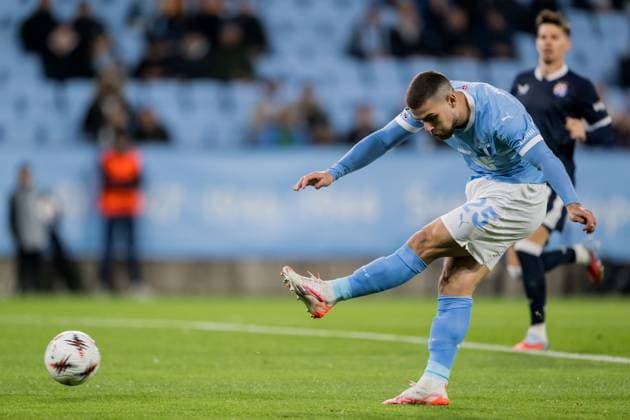 251023 Gabriel Busanello of Malmö FF during the UEFA Europa League football match between Malmö FF and Dinamo Zagreb on October 23, 2025 in Malmö Photo Petter Arvidson BILDBYRAN kod PA PA1100 fotboll football soccer fotball uefa europa league europa league malmö ff dinamo zagreb gnk dinamo zagreb bbeng  Copyright: PETTERxARVIDSON BB251023PA074