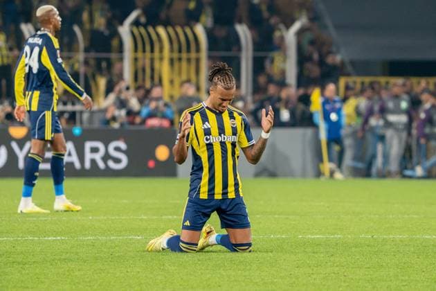 Joy at Archie Brown Fenerbahce Istanbul, 03 after the final whistle, TUR, Fenerbahce Istanbul vs VfB Stuttgart, Football, UEFA Europa League, Matchday 3, 2025 2026 season, 23 10 2025, TUR, Fenerbahce Istanbul vs VfB Stuttgart, Football, UEFA Europa League, Matchday 3, 2025 2026 season, 23 10 2025, Istanbul Copyright: xEibner-Pressefoto EdwardxCheungx EP_ECG