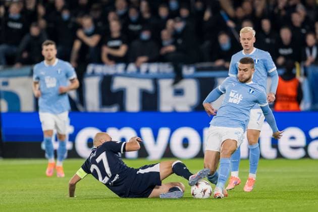251023 Josip Misic of Dinamo Zagreb and Gabriel Busanello of Malmö FF during the UEFA Europa League football match between Malmö FF and Dinamo Zagreb on October 23, 2025 in Malmö Photo Petter Arvidson BILDBYRAN kod PA PA1100 fotboll football soccer fotball uefa europa league europa league malmö ff dinamo zagreb gnk dinamo zagreb bbeng bbauto  Copyright: PETTERxARVIDSON BB251023PA077
