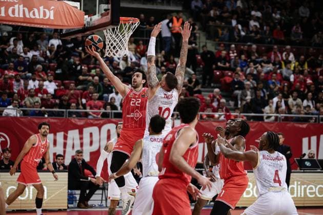 Hapoel s Vasilije Micic in action against Monaco s Daniel Theis during the Euroleague game between Hapoel IBI Tel Aviv vs AS Monaco - Arena 8888 in Sofia, Bulgaria on the October 23, 2025 during Hapoel IBI Tel Aviv vs. AS Monaco, Basketball Euroleague match in Sofia, Bulgaria, October 23 2025  Copyright: xIvanxSxIvanov IPAxSportx xipa-agency.netx xx IPA_66985823 IPA_Agency_IPA66985823