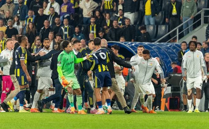 Istanbul , Europa League Fenerbahce Istanbul vs VfB Stuttgart , Scuffle after the end of the match
