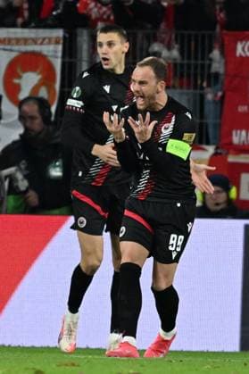 23 10 2025, xsltx, Football UEFA Conference League, FSV Mainz 05 HSK Zrinjski Mostar v l Nemanja Bilbija HSK Zrinjski Mostar gives instructions, gesticulates, gesticulate with arms gives instructions, gesticulate DFL DFB REGULATIONS PROHIBIT ANY USE OF PHOTOGRAPHS as IMAGE SEQUENCES and or QUASI VIDEO Mainz