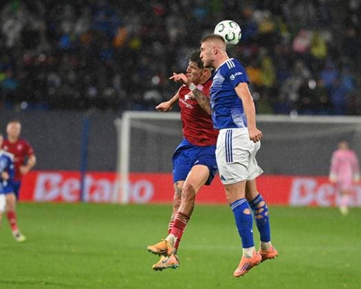 L-R Patryk Makuch (Czestochowa) and Jan Kral (Olomouc) in action during the UEFA Conference League, 2nd round, match SK Sigma Olomouc against Rakow Czestochowa, in Olomouc, Czech Republic, on October 23, 2025. (CTKxPhoto LudekxPerina) CTKPhotoP2025102309414  CTKPhotoP2025102309414