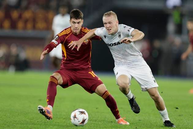 UEFA Europa League AS Roma vs FC Viktoria Plzen Roma™s Argentinian forward Matias Soule challenges for the ball with Viktoria Plzen s Czech defender Karel Spacil during UEFA Europa League first round day 3 football match AS Roma vs FC Viktoria Plzen at the Olimpic Stadium in Rome, on October 23, 2025. _BPH3380 Copyright: xAntonioxBalascox