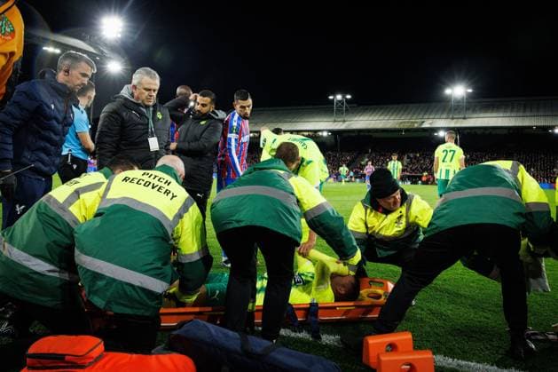 Yerson Chacon of AEK Larnaca gets carried off injured Crystal Palace v AEK Larnaca, UEFA Conference League, Group Stage, Football, Selhurst Park, London, UK - 23 Oct 2025London Selhurst Park United Kingdom EDITORIAL USE ONLY No use with unauthorised audio, video, data, fixture lists, club league logos or live services. Online in-match use limited to 120 images, no video emulation. No use in betting, games or single club league player publications. Copyright: xSimonxDael Shutterstockx 15567836i