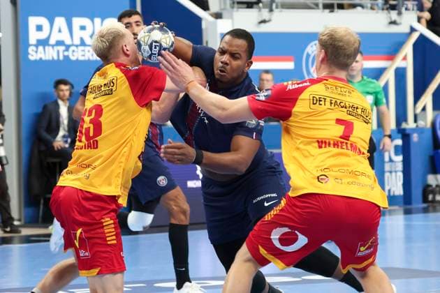 HANDBALL : Paris Saint Germain Vs Gog - Ligue des Champions - 23 10 2025 Gautier Loredon (Paris Saint Germain) Vs Lasse Balstad (Gog) - Lasse Vilhelmsen (Gog) ParisFrance  Copyright: xMichaelxBaucherx