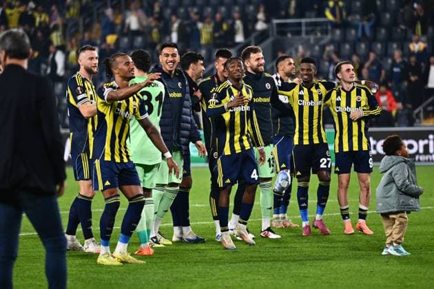 Fenerbahce v Stuttgart - UEFA Europa League ISTANBUL, TURKIYE - OCTOBER 23: Players of Fenerbahce celebrate after winningt the UEFA Europa League Week 3 match between Fenerbahce and Stuttgart at Chobani Stadium in Istanbul, Turkiye, on October 23, 2025. Oguz Yeter Anadolu Istanbul Turkey. Editorial use only. Please get in touch for any other usage.  Copyright: x2025xAnadoluxOÄüuzxYeterx