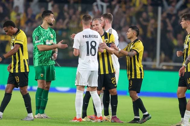 AEK Athens v Aberdeen UEFA Europa Conference League AEK Athens and of Aberdeen shake hands at the end of the UEFA Europa Conference League match at OPAP Arena, Athens UK Newspapers OUT Copyright: xYannisxHalasx FIL-22388-0082