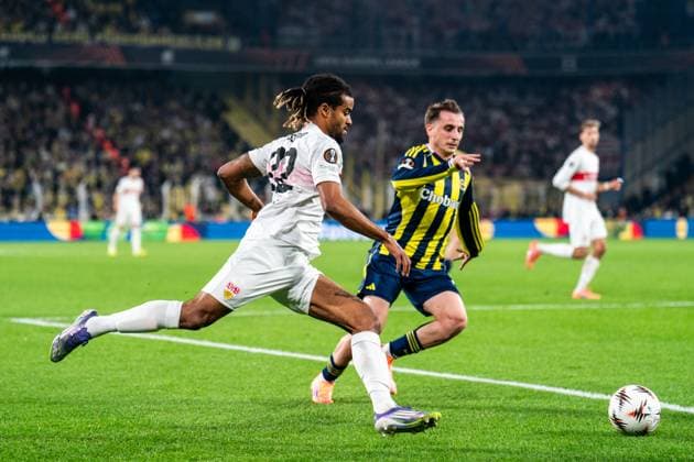 Fenerbahce SK v VfB Stuttgart - UEFA Europa League 2025 26 League Phase MD3 Lorenz Assignon of VfB Stuttgart is challenged by Muhammed Kerem Akturkoglu of Fenerbahce during the UEFA Europa League match between Fenerbahce and Stuttgart at the Chobani Stadium in Istanbul, Turkey, on October 23, 2025. Istanbul Istanbul Turkey  Copyright: xYagizxGurtugx originalFilename:gurtug-fenerbah251023_nptxw.jpg