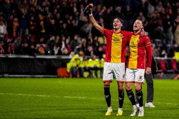 DEVENTER, NETHERLANDS - OCTOBER 23: Milan Smit of Go Ahead Eagles and Joris Kramer of Go Ahead Eagles celebrate their team s win after the UEFA Europa League 2025 26 League Phase MD3 match between Go Ahead Eagles and Aston Villa FC at Stadion De Adelaarshorst on October 23, 2025 in Deventer, Netherlands. (Photo by Rene Nijhuis) SPO  Copyright: xRenexNijhuis