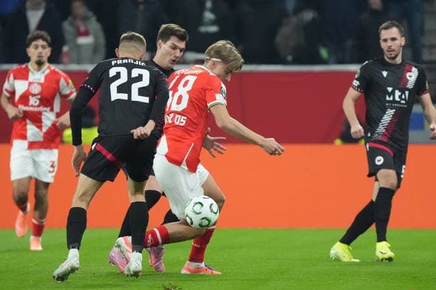 Kacper Potulski 1 FSV Mainz 05, 48 prevails 23 10 2025 1 FSV Mainz 05 vs Zrinjski Mostar, MEWA Arena, Europa Conference League