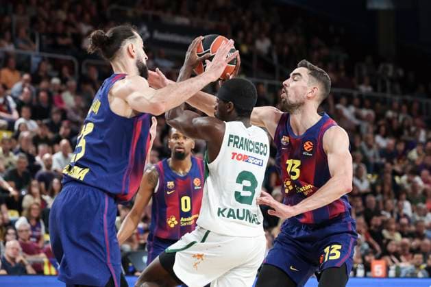 October 23, 2025, Barcelona, Barcelona, Spain: Sylvain Francisco of Zalgiris Kaunas, Tornike Shengelia and Tomas Satoransky of FC Barcelona, Barca compete for the ball during the Turkish Airlines Euroleague 2025 26 League Phase MD6 match played between FC Barcelona and Zalgiris Kaunas at Palau Blaugrana on October 23, 2025 in Barcelona, Spain. Barcelona Spain - ZUMAa181 20251023_zaa_a181_098 Copyright: xJavierxBorregox