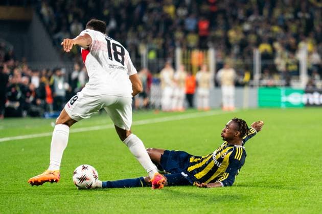 Fenerbahce SK v VfB Stuttgart - UEFA Europa League 2025 26 League Phase MD3 Dorgeles Nene of Fenerbahce is in action with Jamie Leweling of VfB Stuttgart during the UEFA Europa League match between Fenerbahce and Stuttgart at the Chobani Stadium in Istanbul, Turkey, on October 23, 2025. Istanbul Istanbul Turkey  Copyright: xYagizxGurtugx originalFilename:gurtug-fenerbah251023_npaVV.jpg