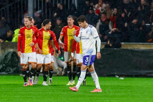 Victor Lindelöf of Aston Villa FC looks dejected after conceding his sides second goal Go Ahead Eagles v Aston Villa FC, UEFA Europa League 2025 26 League Phase MD3, Go Ahead Eagles v Aston Villa FC, Stadion De Adelaarshorst, October 23, 2025, Deventer, Netherlands.